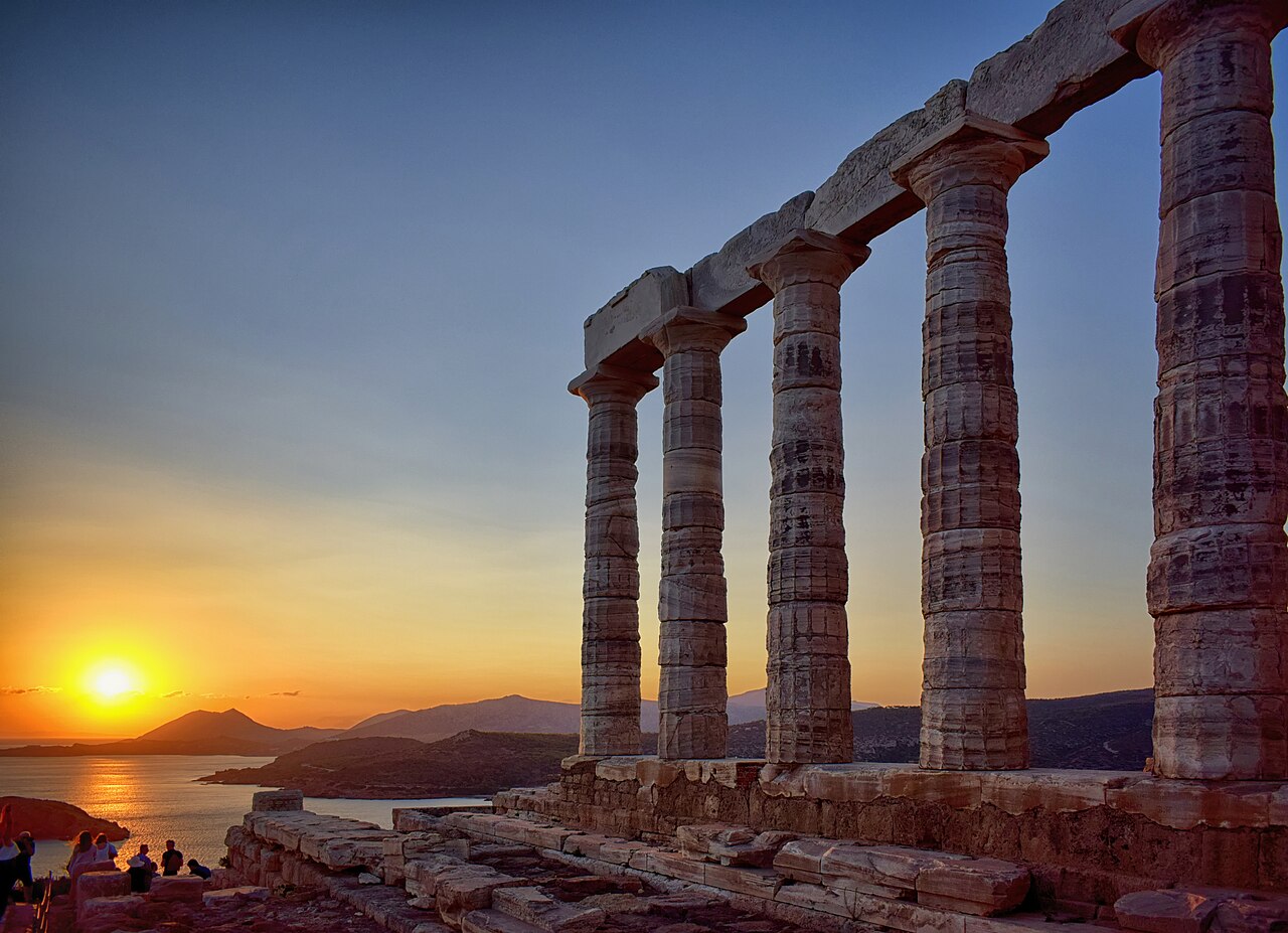 Cabo Sunión al atardecer